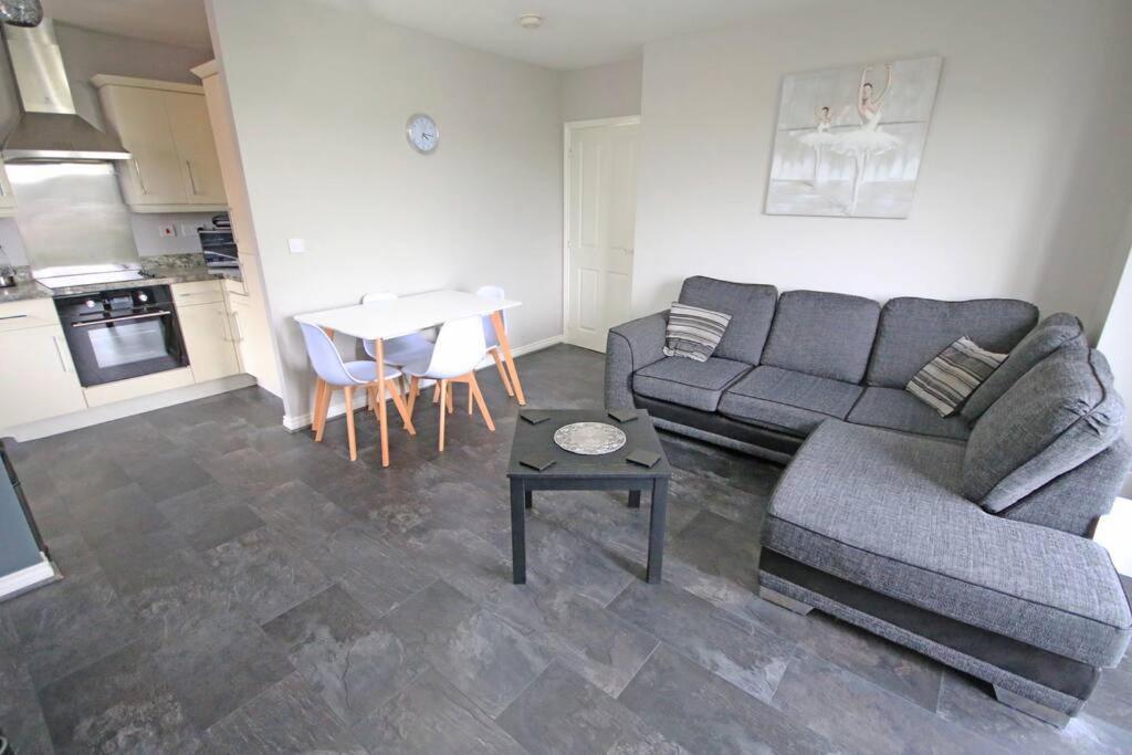 Chapman Spacious 2 Bedroom Apartment *